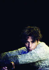 组图：陈坤再登杂志封面 玩转视觉系造型百变