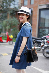 组图：张静初英伦系街拍 初秋牛仔复古风