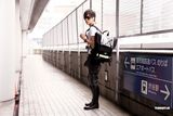 高清图：罗志祥为名牌包代言 东京街头拍摄时尚大片