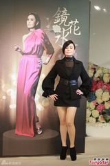 组图：江蕙大露性感美腿 将连开7场演唱会