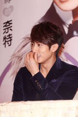 高清图：《绝对达令》开机 吴尊具惠善相视害羞