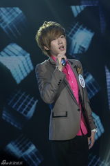 幻灯组图：快男突围赛第五场 “回锅肉”惊险晋级