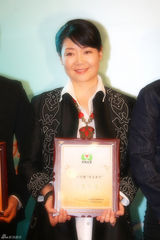 高清图：萨日娜完美晋升 变“母亲水窖”公益大使