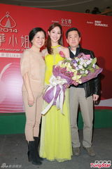 组图：准华姐陈凯琳献歌赠母亲 参赛佳丽露底裤