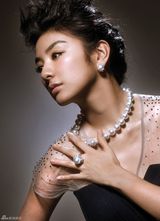 组图：个性女星黄奕变身贵公主 长裙演绎东方维纳斯