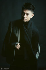 组图：彭博柔情写真精彩演绎文艺好青年