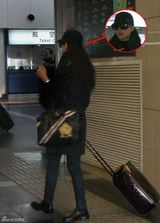 组图：张静初“抛弃”《唐伯虎2》 转场被偷拍