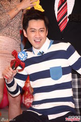 组图：小S被问胖达人千万转让 快闪避谈