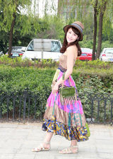 高清组图：贾青街拍LOOK 抹胸波西米亚长裙清凉