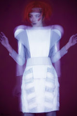 组图：夏永康携文咏珊设计光影梦幻造型