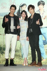 组图：唐禹哲曾恺玹幽默回应新戏谈情