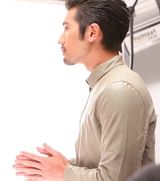 组图：高以翔全新形象曝光 拍摄男士理容广告片