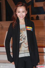 组图：陈智燊亮相拜神仪式 不介意女友性感出镜