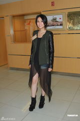 组图：谢安琪称婆婆沟通无代沟 罗霖中秋做慈善