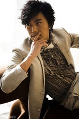 组图：秦昊全新写真彰显熟男魅力