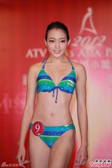 组图：候选亚姐泳装亮相 韩国选手压鼻否认整容