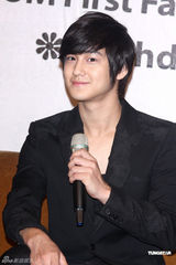 幻灯组图：韩版F4成员金范赴台湾举行粉丝见面会