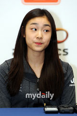 组图：金妍儿出席花样滑冰秀首尔记者会