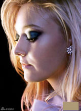 范宁《C》性感大片 谈18岁成人的世界重新开始(图)