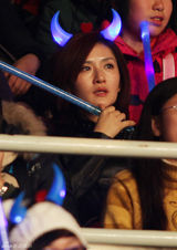 高清图：张杰北京个唱谢娜助阵 唱情歌隔空秀恩爱