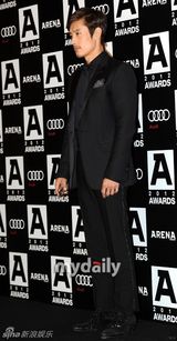 组图：李秉宪等出席A-Awards颁奖礼 朴恩智爆乳