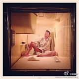 组图：杜汶泽为巨乳AV女优拍裸照 享艳福被压胸