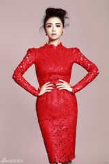 组图：“华妃”蒋欣圣诞大片 举手投足优雅大气