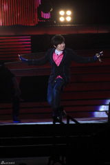 高清图：东方卫视跨年火热上演 郭富城展舞王风范