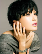 高清图：秦岚挑战俏丽短发 小露香肩秀性感