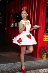 组图：郭书瑶红白短裙亮相 大露胸器秀性感