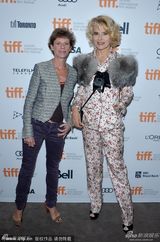 组图：《美好的时光》首映 阿尔丹搭貂皮显贵气