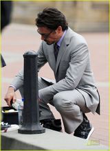 组图：《复仇者》热拍 斯嘉丽现身片场短发干练