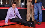高清组图：小罗伯特-唐尼留手印 不忘宣传新片