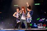 幻灯图：Twins开唱花样百变 好友容祖儿登台助阵