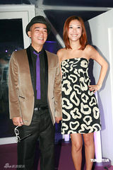 幻灯图集：应采儿承认和陈小春有结婚打算 婚期未定