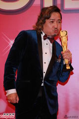 组图：古明华凭《巴不得妈妈》获得最佳男配角