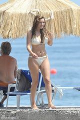 组图：英国性感女星凯莉-布鲁克比基尼秀身材