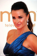 组图：第63届艾美奖红毯 凯尔-理查兹蓝色鱼尾裙