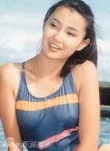 组图：张曼玉17岁泳装照曝光清纯可爱