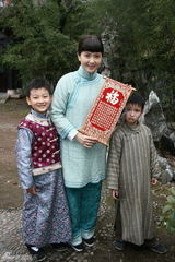 幻灯组图：《烟雨斜阳》群星拜年 海报传递新春祝福