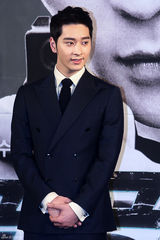 高清组图：朱元崔江熙亮相《7级公务员》发布会