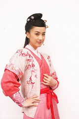 组图：黄圣依发古装扮相合辑 灵气中透甜美温情