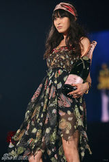 组图：东京时尚秀第二辑 泽尻火鸟装争艳Angelababy(杨颖)周秀娜