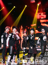 组图：韩新男团防弹少年团出道嘻哈玩转乐坛