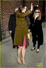 组图：凯蒂悉心打扮粉裙显好气色 传与阿汤哥有望复合