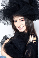 组图：金晶写真上演极致诱惑  夜皇后炫目绽放