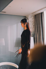 组图：佐佐木希褪去清纯可爱挑战冷艳吸血鬼