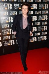 组图：2013全英音乐奖男星帅气亮相红毯