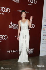 幻灯：亚洲电影大奖后台星光耀眼 获奖者喜笑颜开