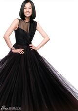 高清图：黄圣依《UNA》大片长裙飘逸神情淡雅